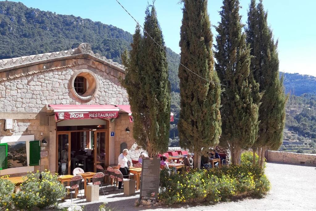 Family House For 6 People In Valldemossa Vakantiehuis